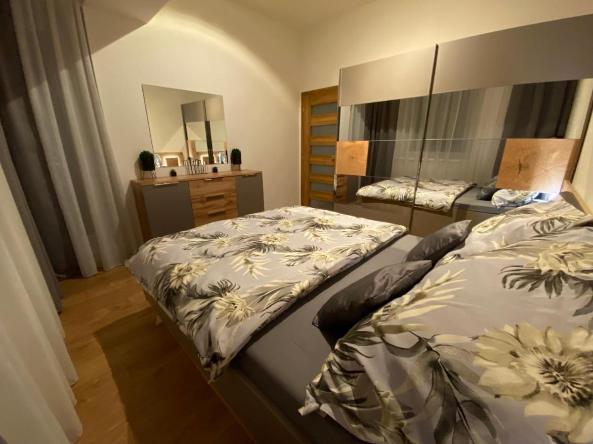 Apartment Mala Praha & Parking In The Garage Zilina Exterior photo